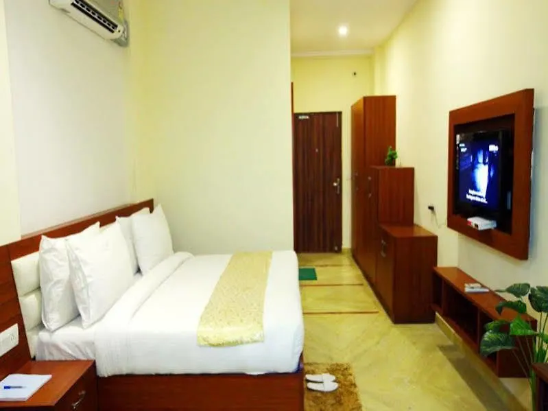 Hotel O Tajway Inn Agra  2*, Maisúr